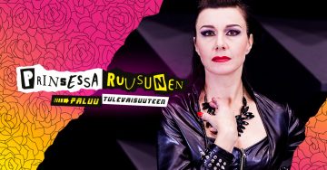 Dramaattisesti meikattu ja mustaan nahkatakkiin pukeutunut nainen poseeraa itsevarmasti. Taustalla on värikäs vaaleanpunainen ja keltainen kukkakuvio, jossa on rohkeasti leikattu suomenkielinen teksti