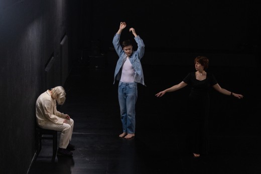 Liike ja tyhjyys ja sisäelinten pieni liikahdus