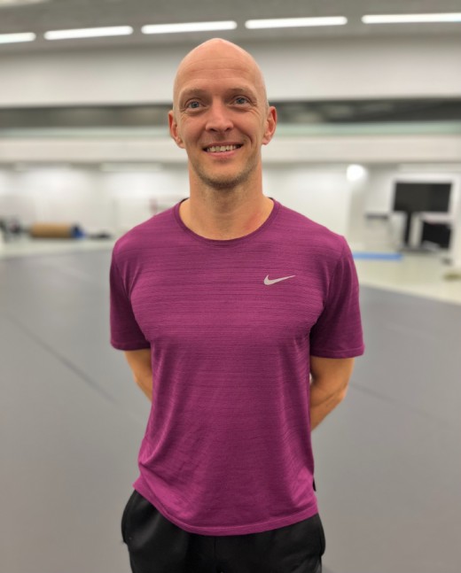 Koreografi Anton Lachky hymyilee kameralle