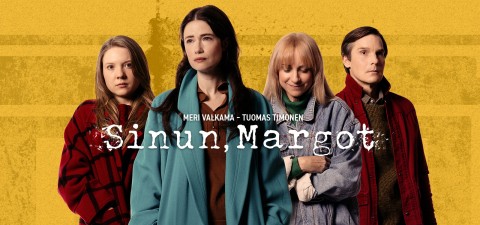 Neljä ihmistä seisoo keltaista taustaa vasten. Heillä on talvivaatteet ja vakavat tai neutraalit ilmeet. Kuvan keskellä on teksti Meri Valkama - Tuomas Timonen Sinun, Margot.