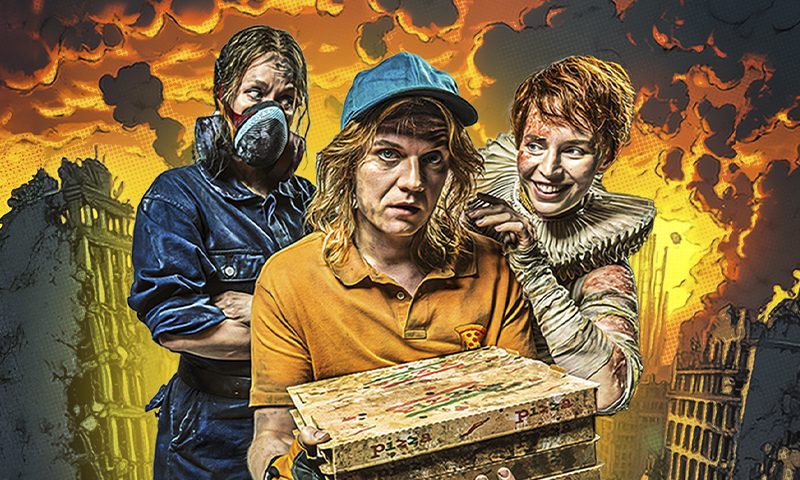 Kolme ihmistä seisoo dramaattisen, apokalyptisen taustan edessä. Yhdellä on kaasunaamari ja sininen puku, yksi oranssipukuinen ja sinilakki kädessään pitelee pizzalaatikoita, ja toinen eksentrisesti pukeutunut hymyilee ja lepuuttaa kädellään oranssipukuista henkilöä.