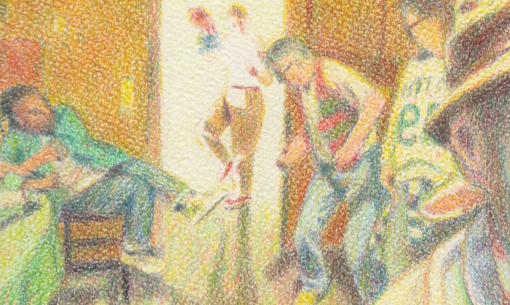 Värikkäässä, kuvioidussa piirroksessa on kolme ihmistä sisätiloissa, joista yksi istuu tuolilla ja kaksi seisoo. Kohtaus vaikuttaa eloisalta, ja pehmeät, epätarkat yksityiskohdat ja lämpimät, päällekkäiset sävyt hallitsevat kuvaa.